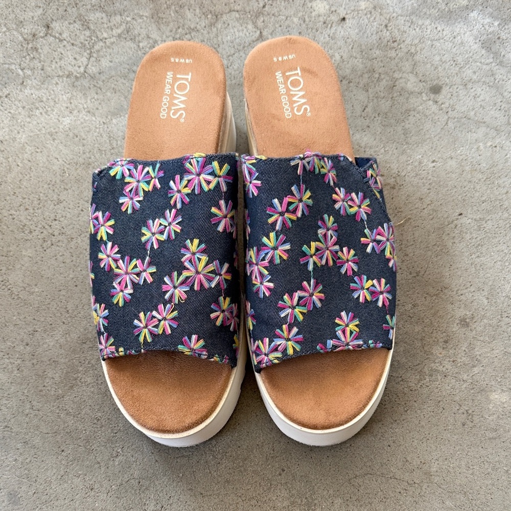 TOMS Women's Floral Mules - Black and Pink